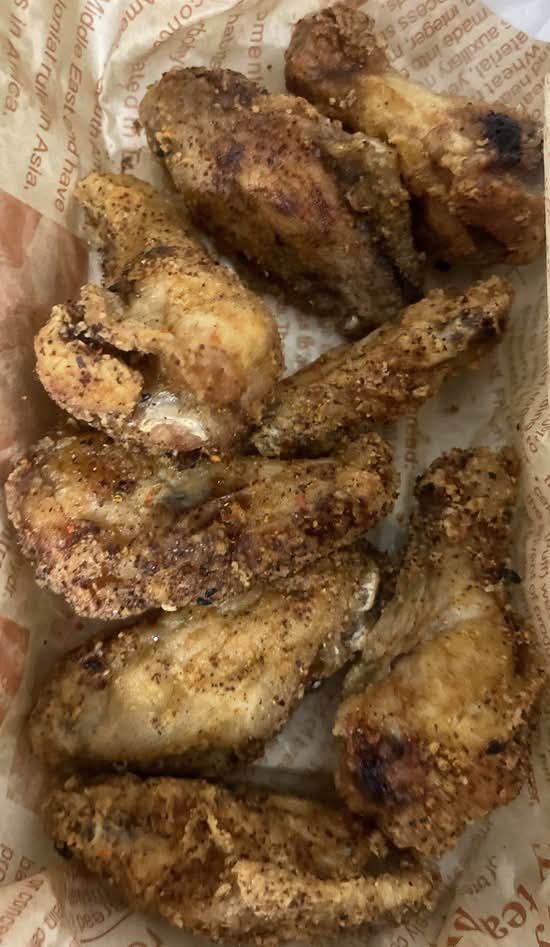 UB10. Deep-Fried Chicken Wings 椒盐鸡翅